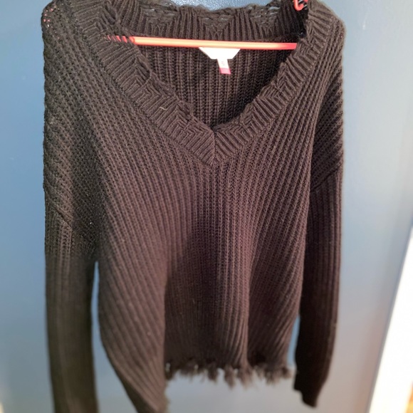 Black sweater - it’s pulling red in the light never worn - Picture 2 of 2